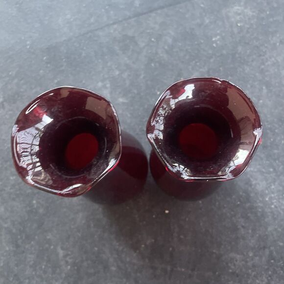 Set Of 2 Anchor Hocking Royal Ruby Red Glass Vases With Ruffled Crimped Rims - Picture 3 of 5